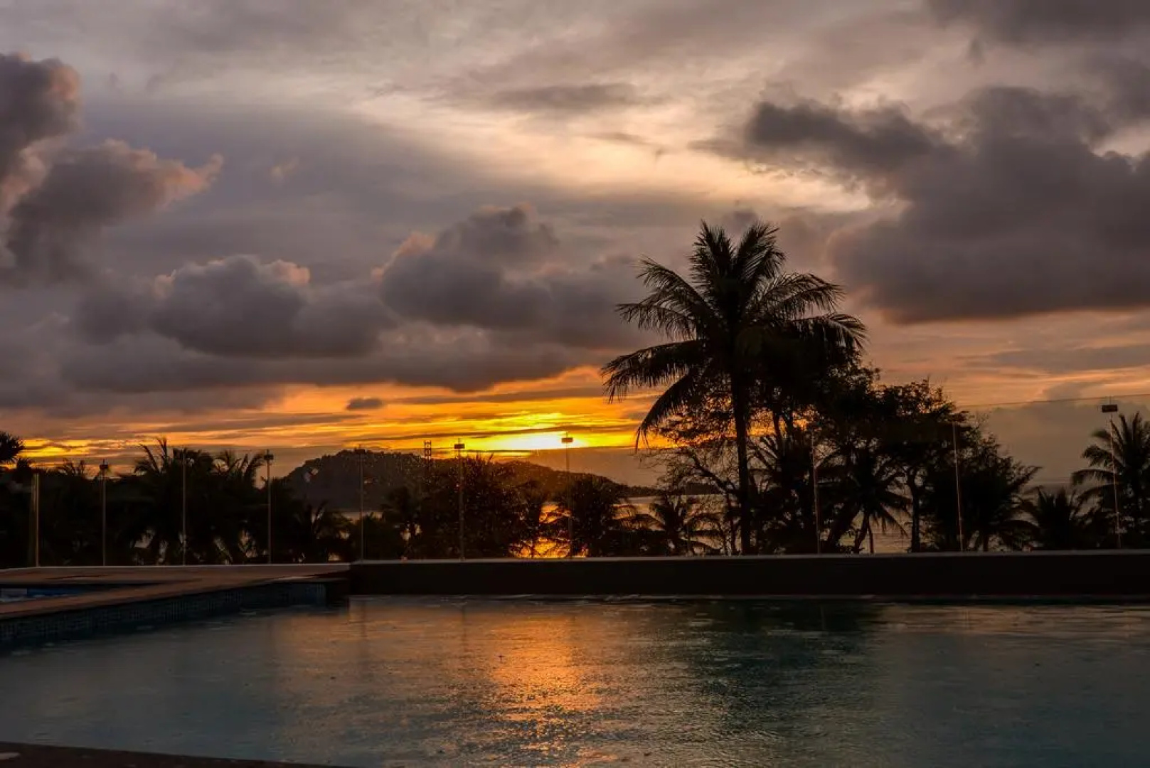 Отель Clarion Patong Beach