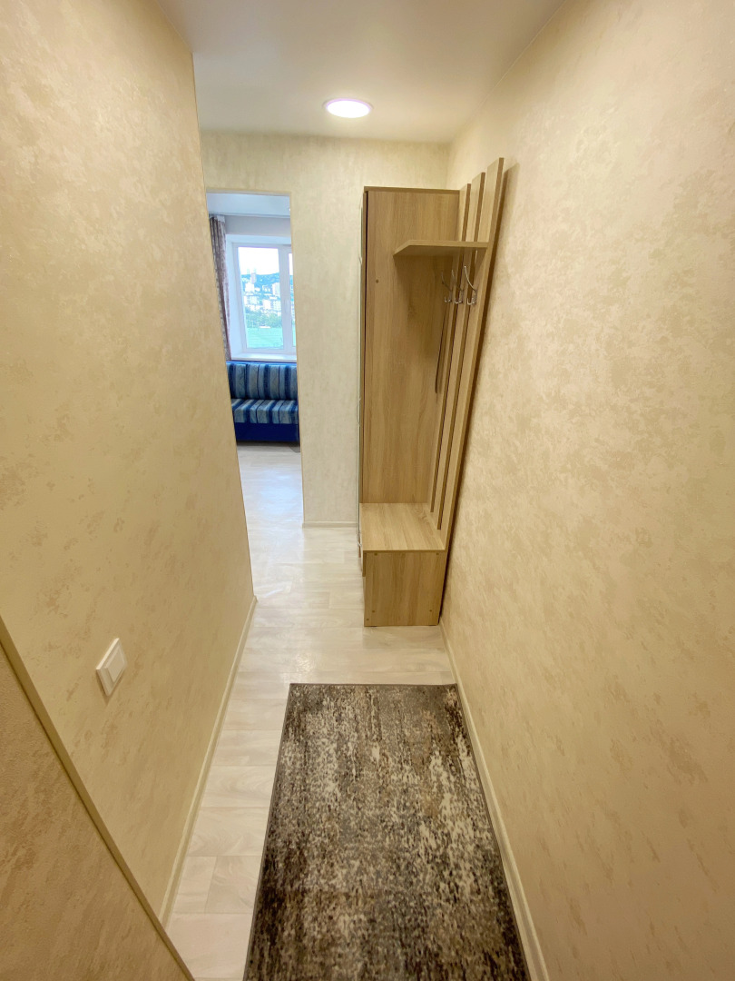 Апартаменты на проспекте 100летия 46а с видом на море