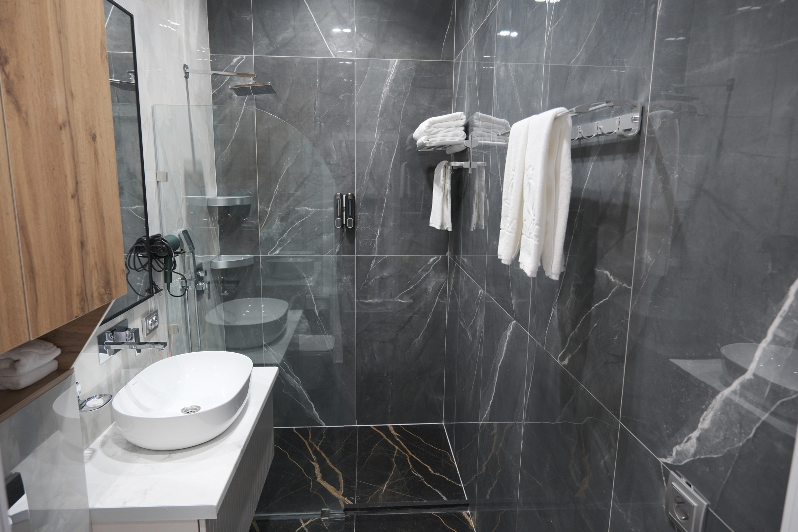 Отель Qaragat Hotel Jalal Abad