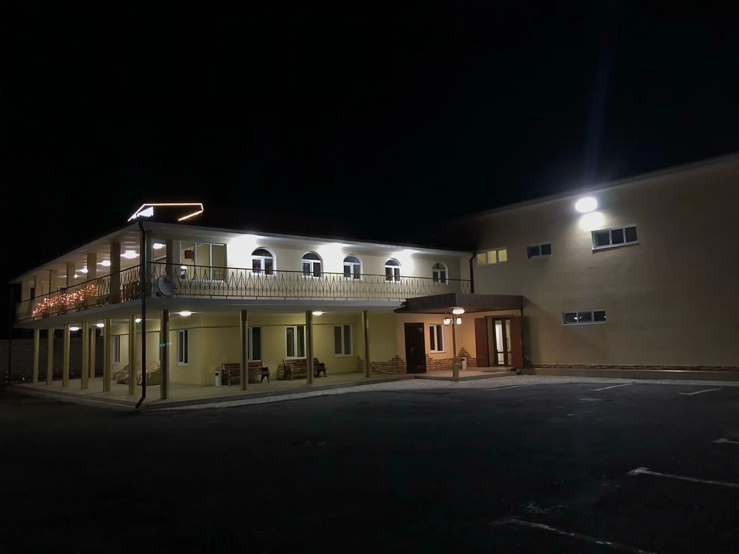 Отель Нартон