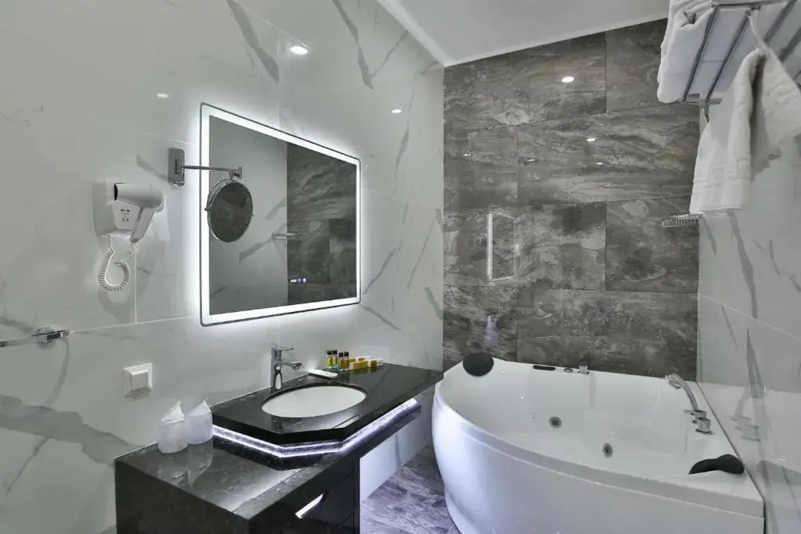 Отель Paradise Plaza Luxury