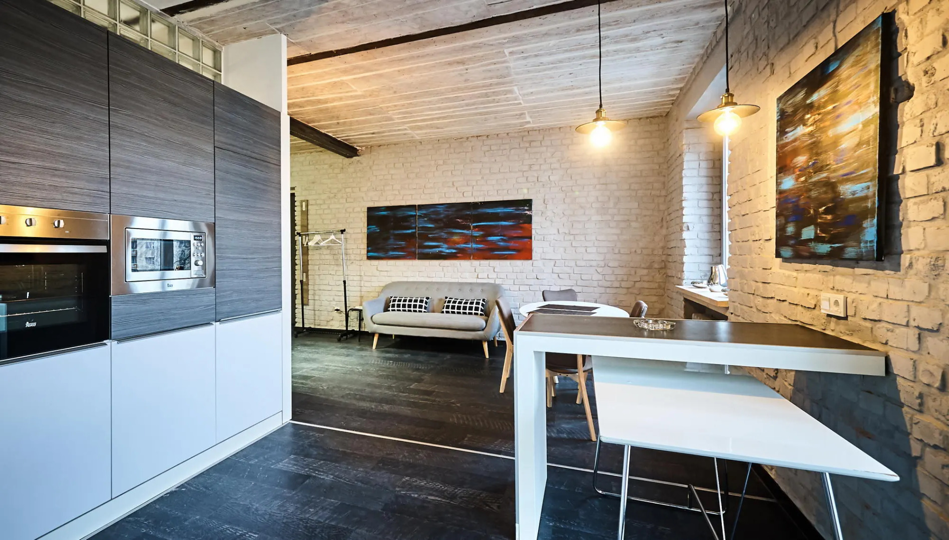 Апартаменты Loft In The Center