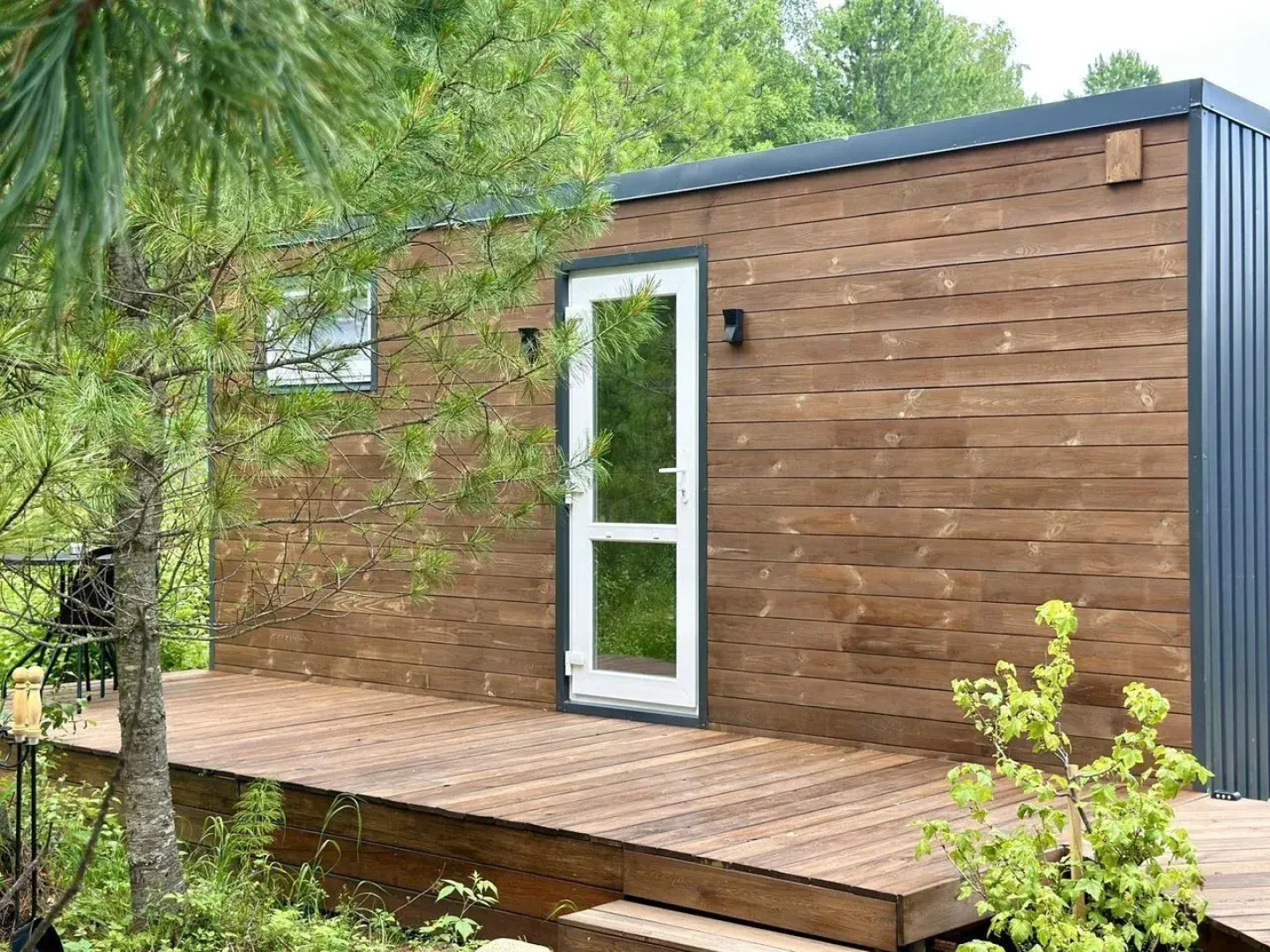 Частный Дом в Окружении Кедpового Леса со Своей Террасой и Мангальной Зоной