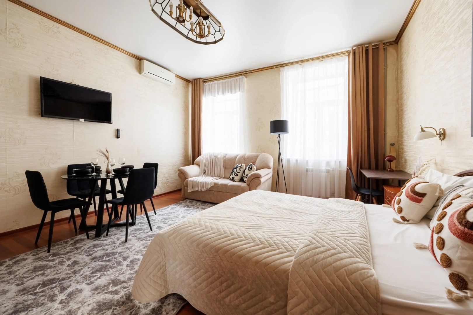 Апартаменты 2 спальни у Казанского собора 8 гостей