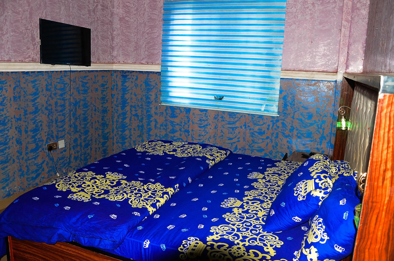 Отель LAKE SIDE HOTEL WARRI