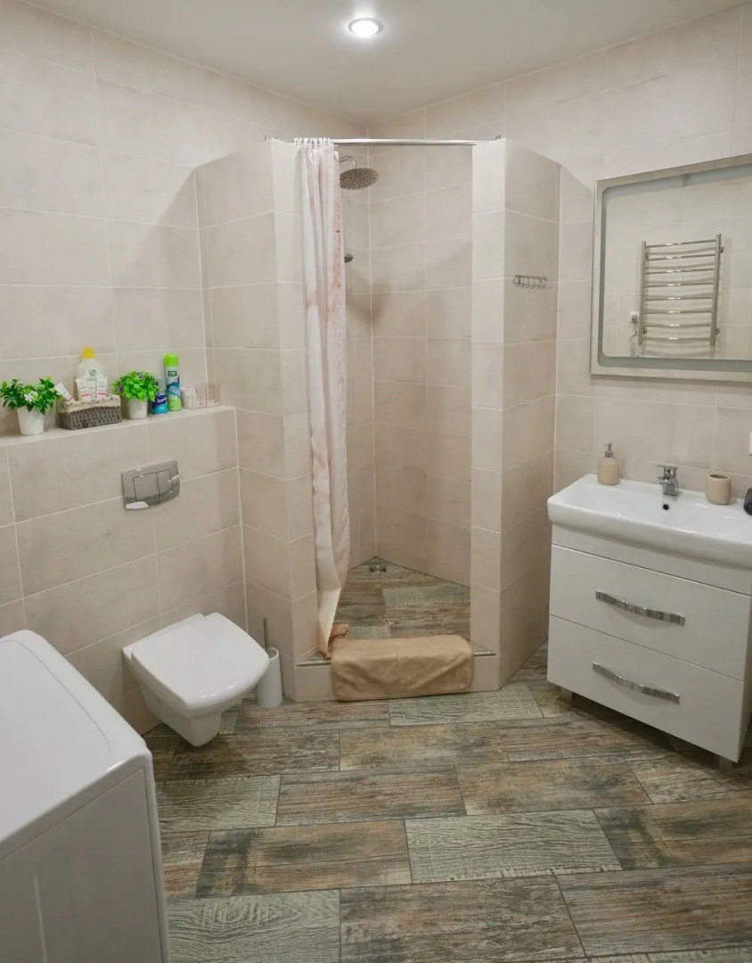 Квартира Огромная трехкомнатная квартира напротив подъемника