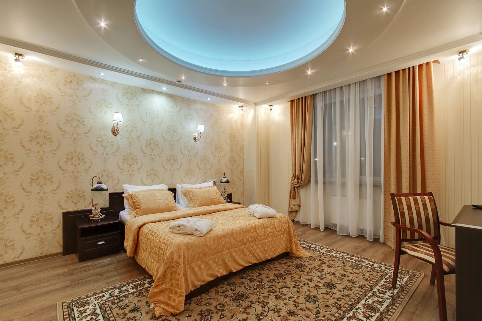 Отель Men'K Kings