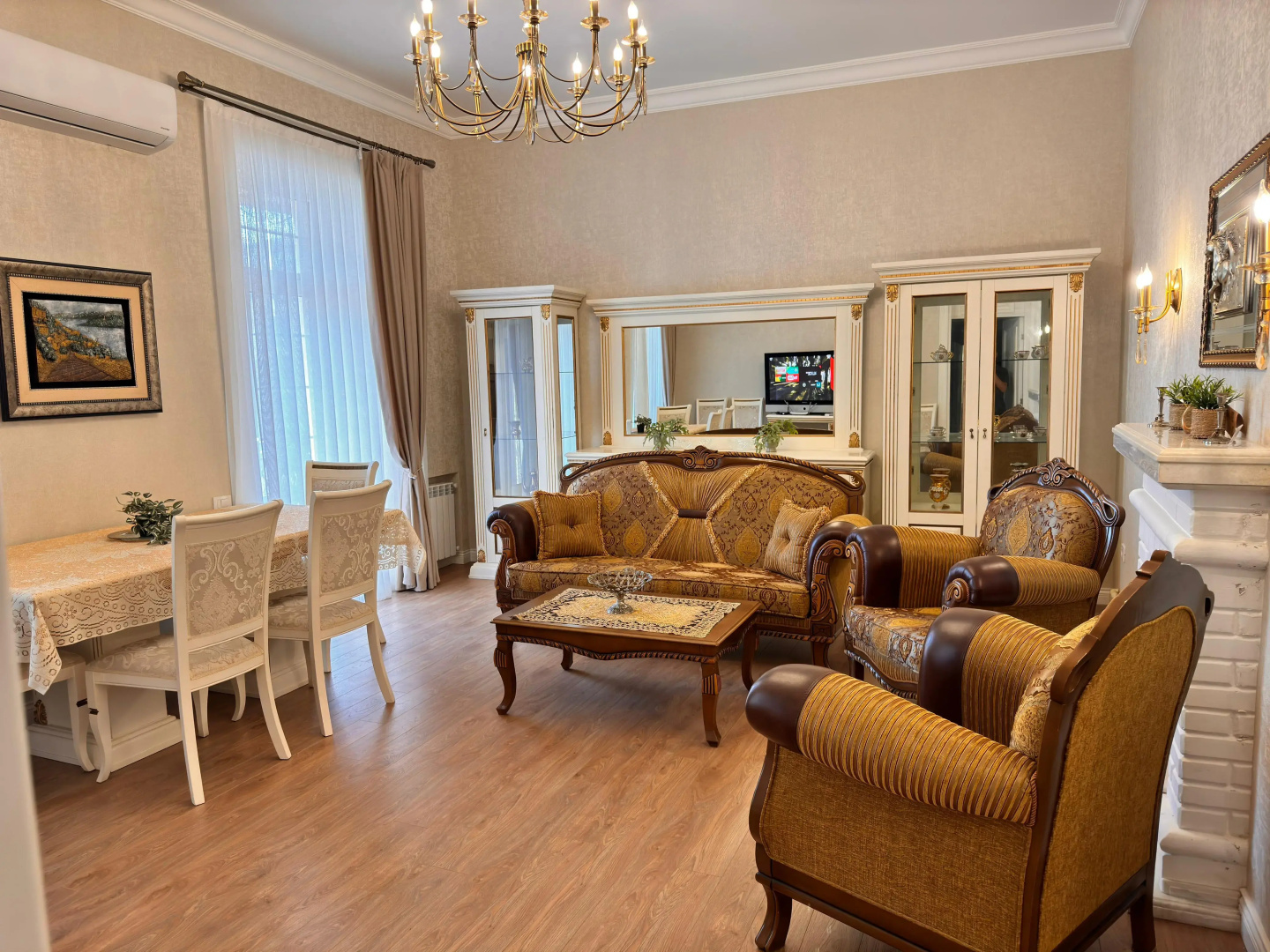 Апартаменты HISTORY 1888 Сentral Apartment & Excursions
