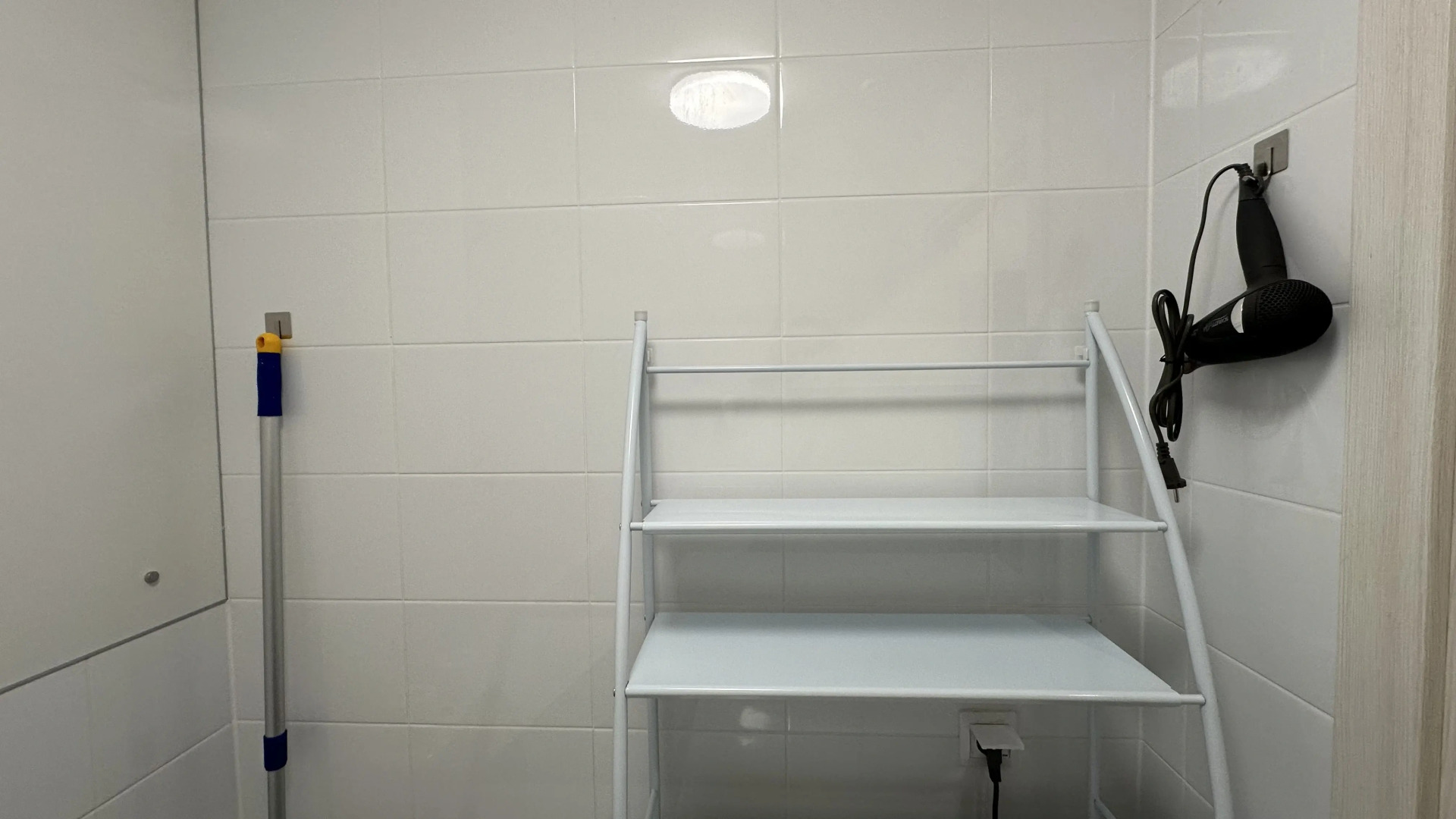 Апартаменты Истоман Two с видом на пруд