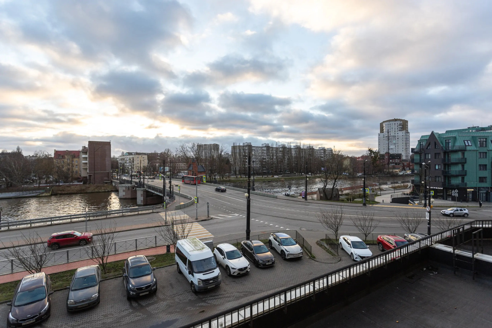 Квартира класса комфорт плюс с видом на реку в центре Рыбной деревни, остров Канта