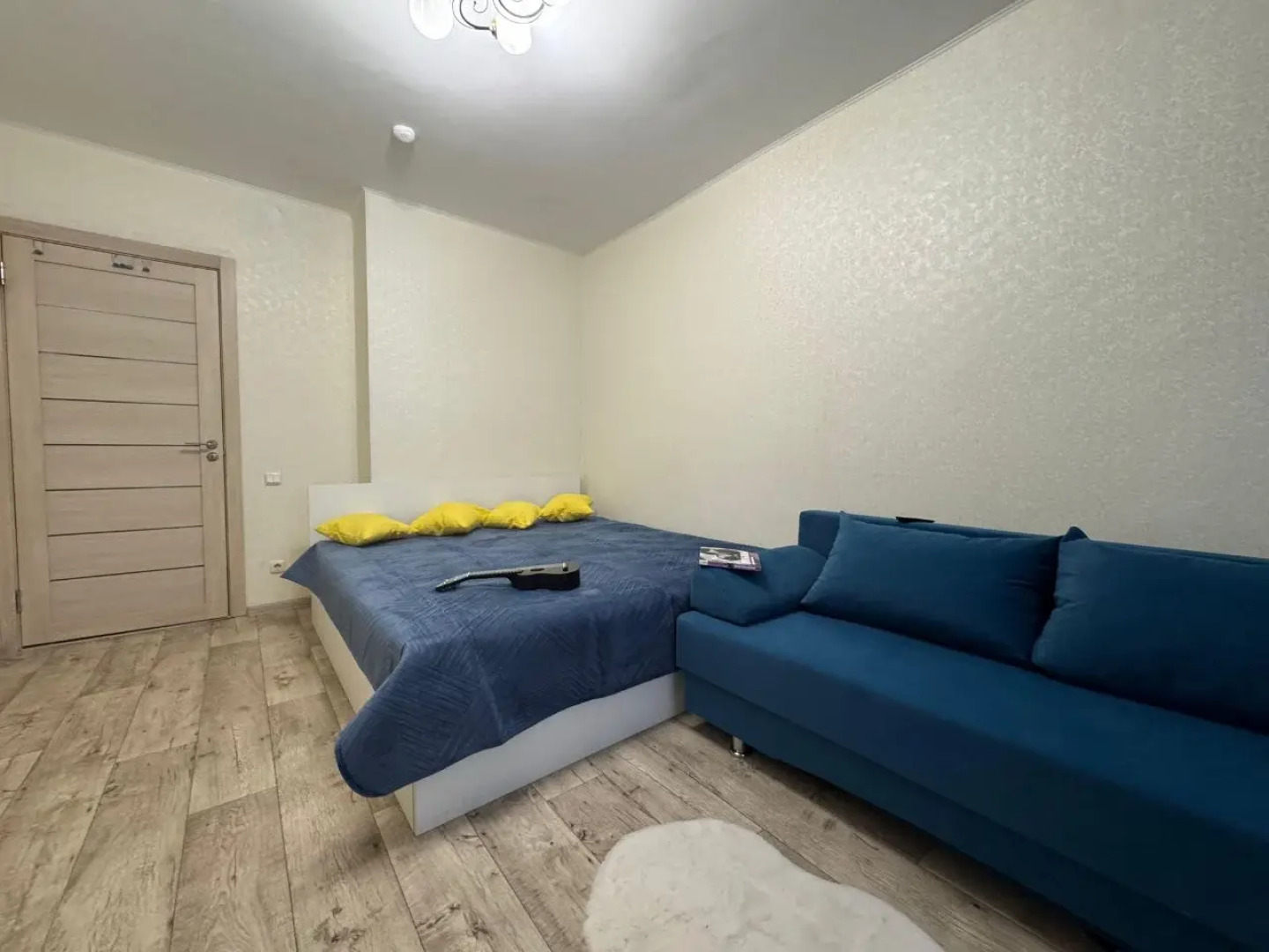 Апартаменты на 14 гостей на Хади Такташа 121 в центре города  На берегу Оз.Кабан