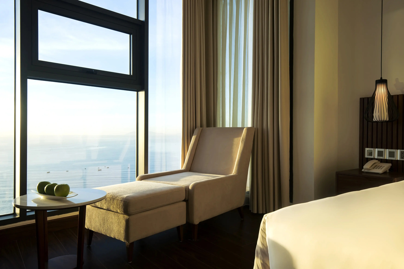 Отель Maximilan Danang Beach