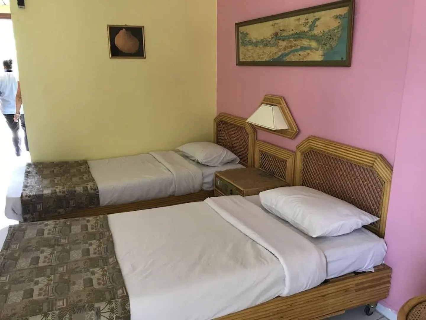 Отель Gaddis Hotel, Suites and Apartments