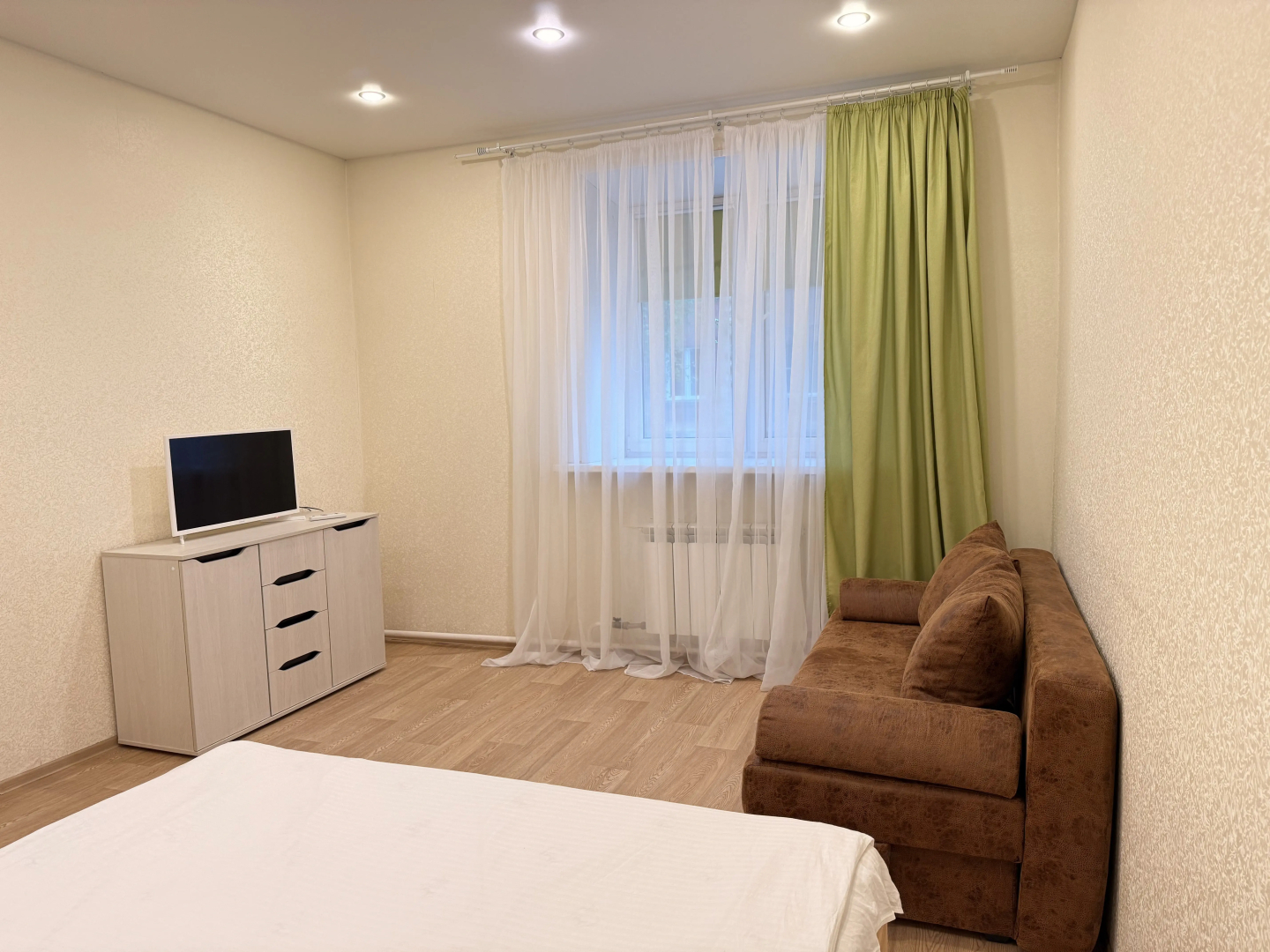 Квартира Трехкомнатная А. Невского 19