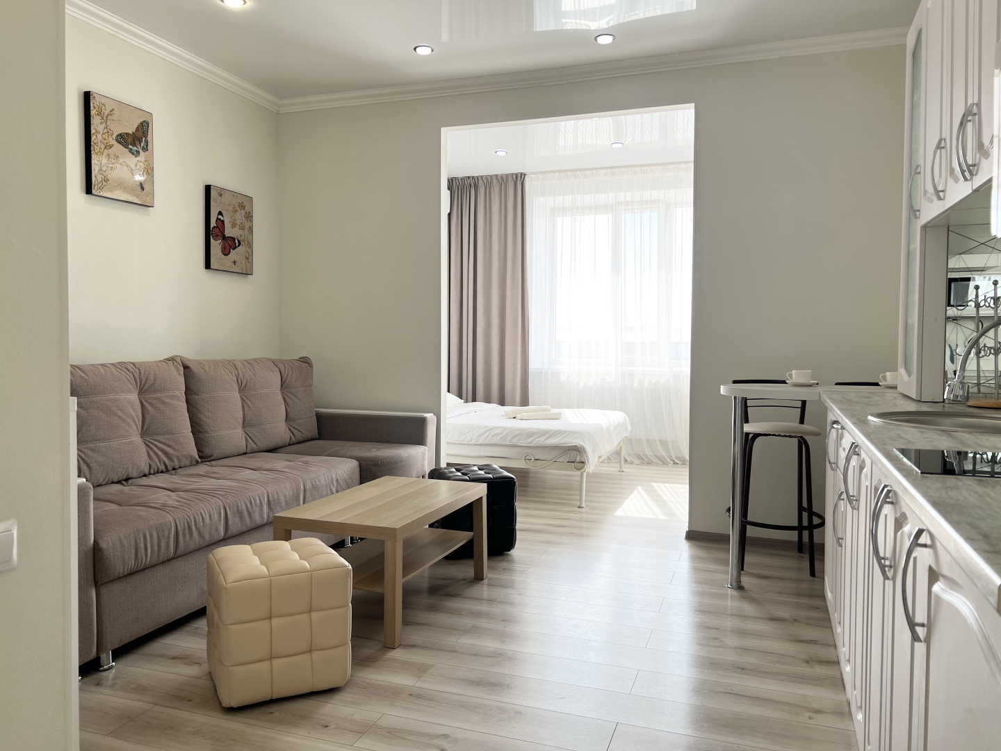 Апартаменты на Камзина 41/3 -1