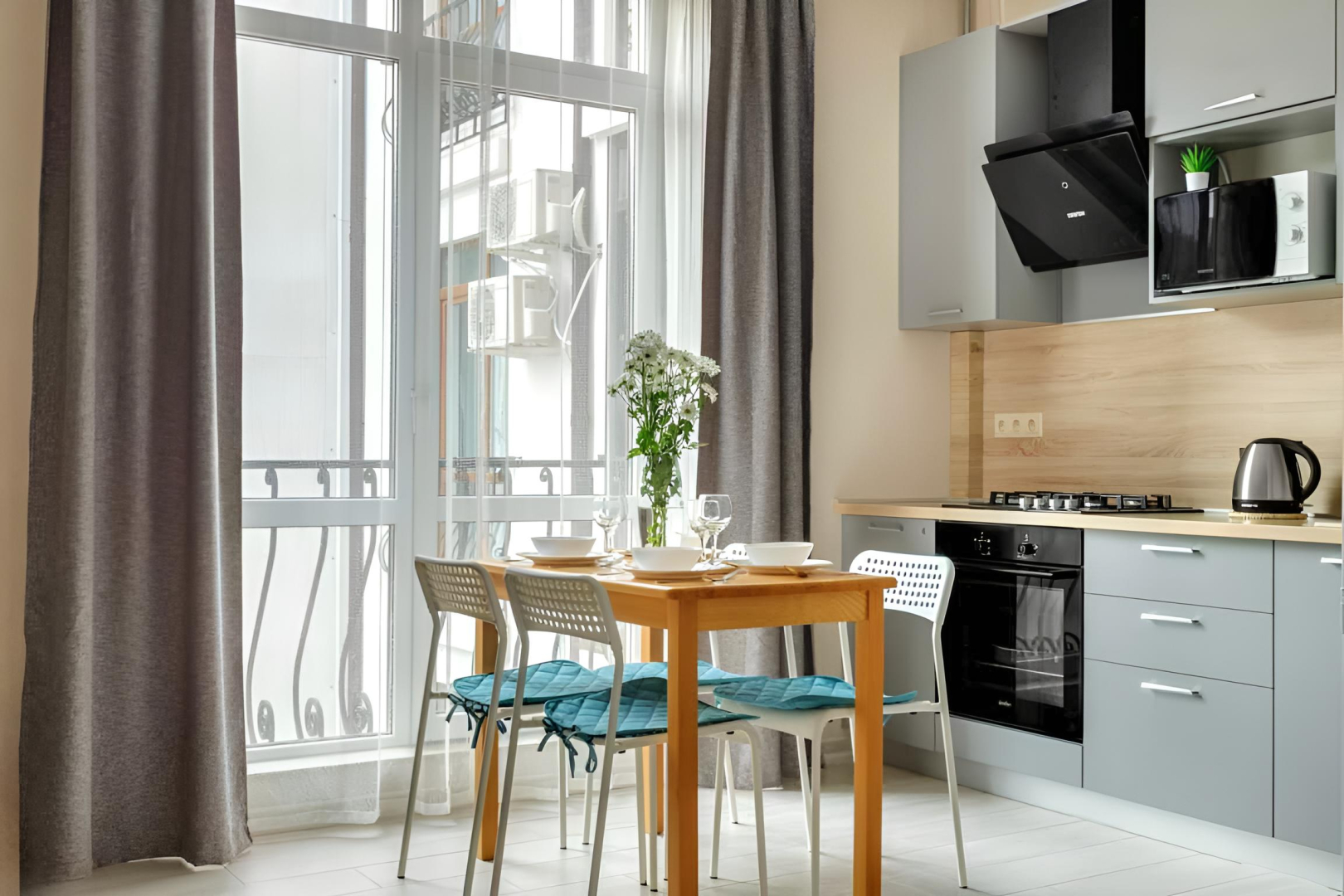 Квартира уютная для семейного отдыха с видом на горы от Home Group apartments