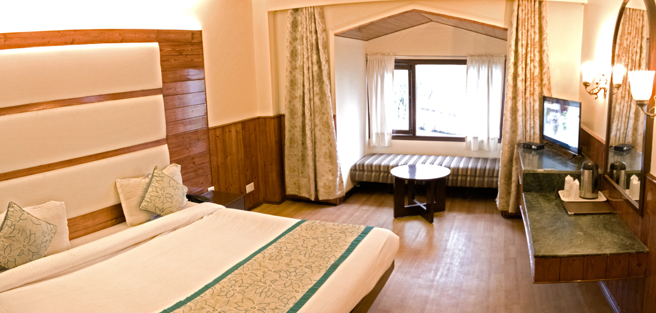 Отель Royal Jardin Whistling Pines Resort