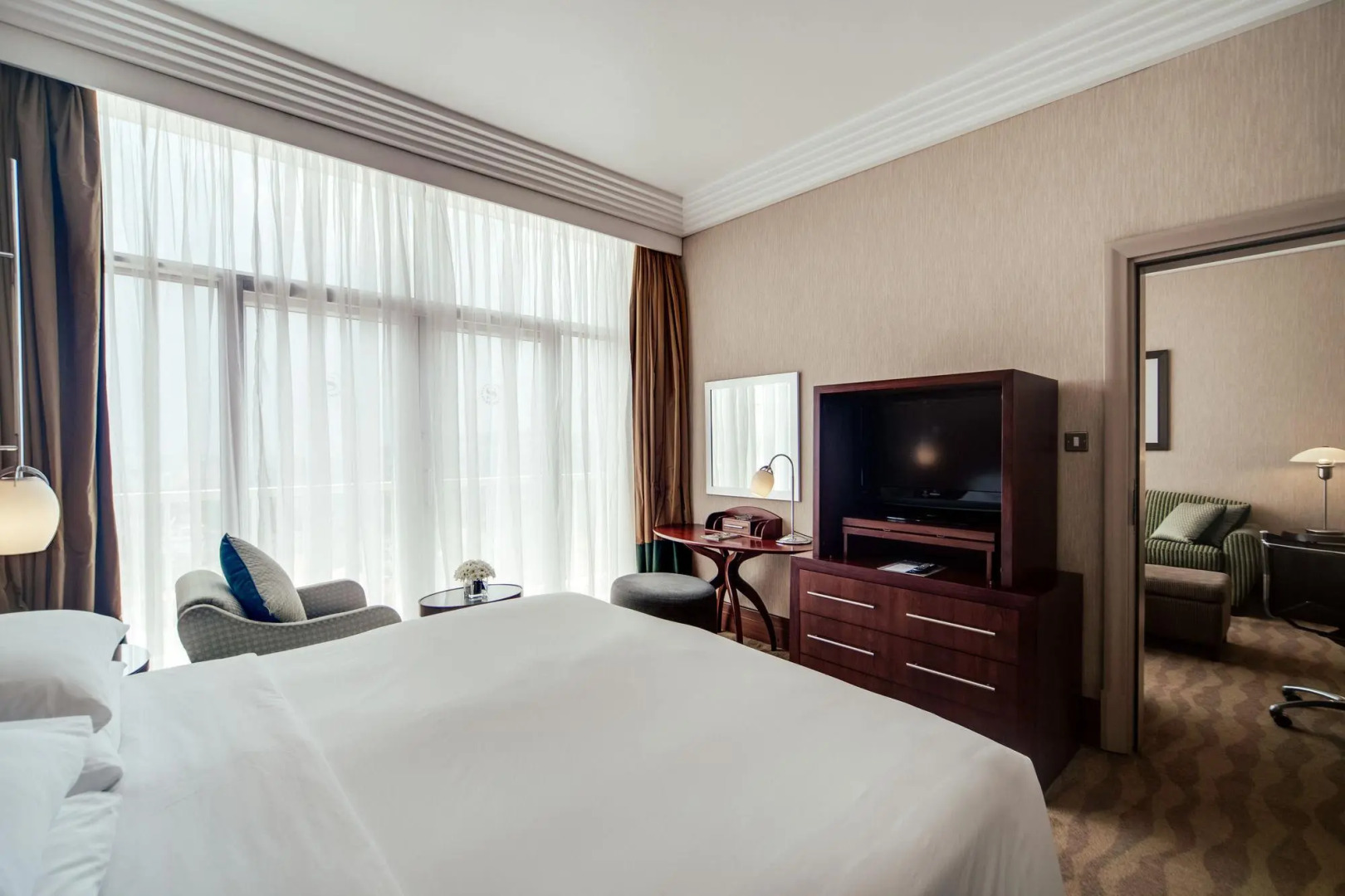 Отель Sheraton Kampala