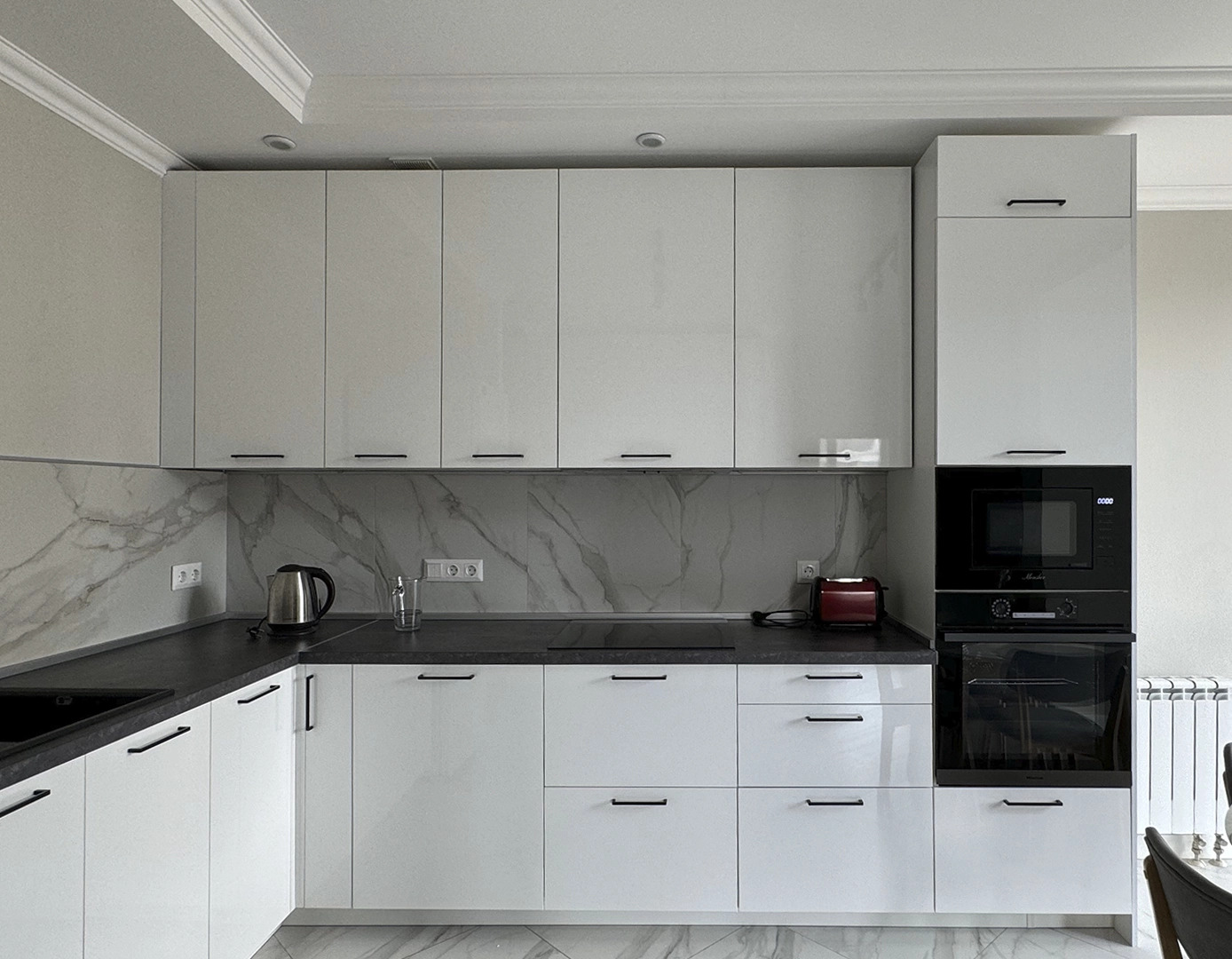 Квартира с панорамным остеклением и дизайнерским ремонтом