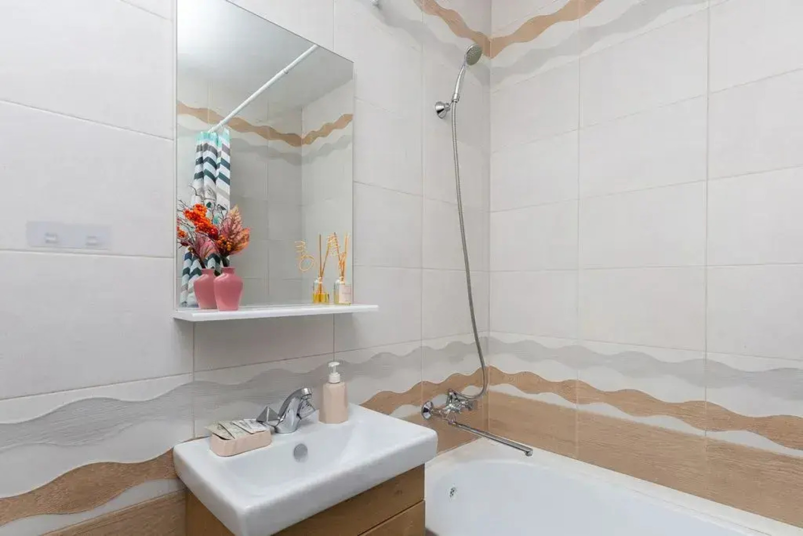 Апартаменты светлые на 16 этаже