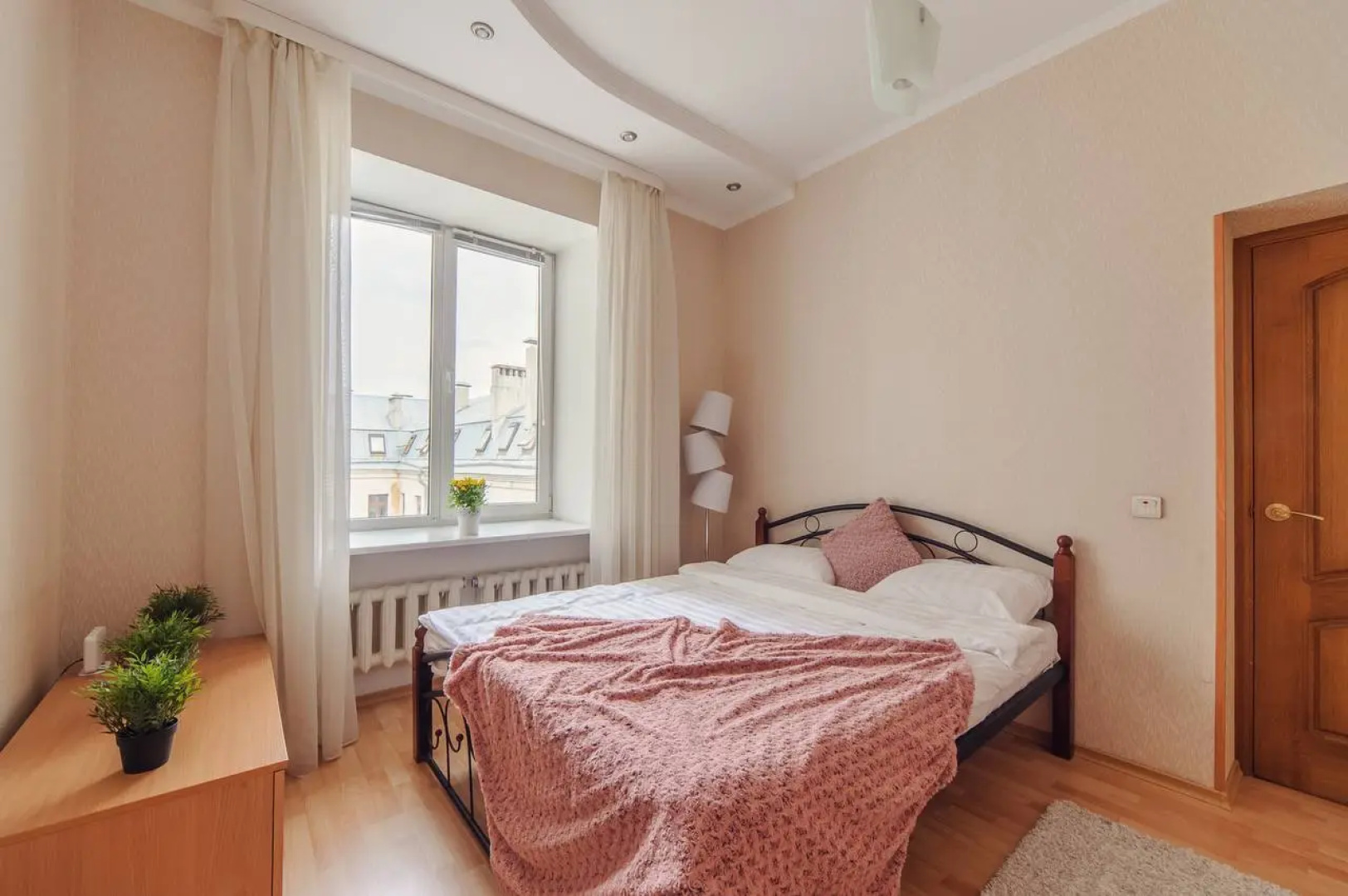 Апартаменты 3-комнатные HomeApart К.Маркса, 25