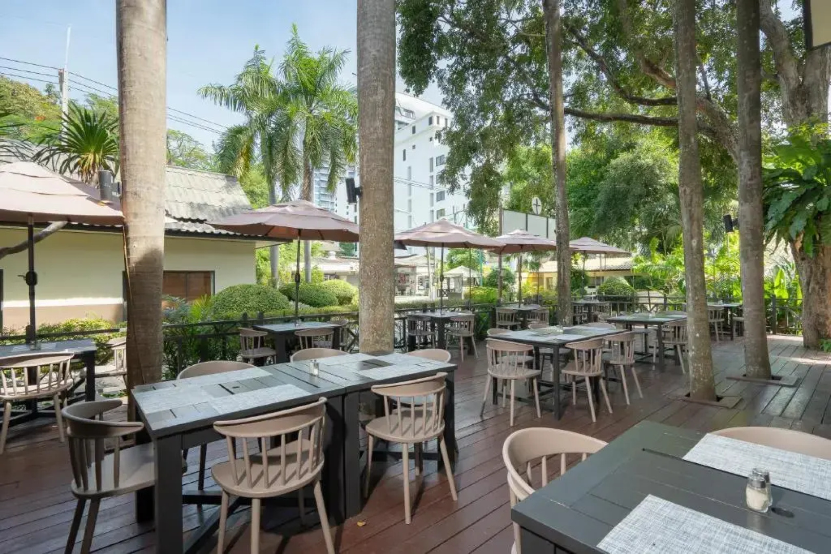 Отель The Green Park Resort
