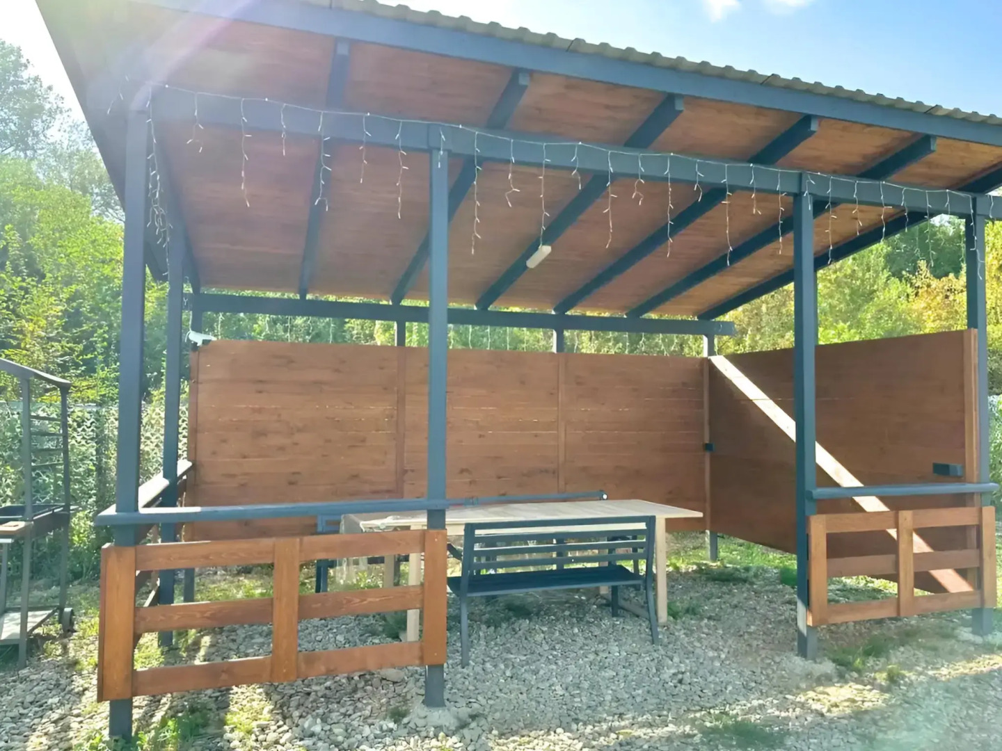 Частный дом Загородный комплекс на берегу реки с баней