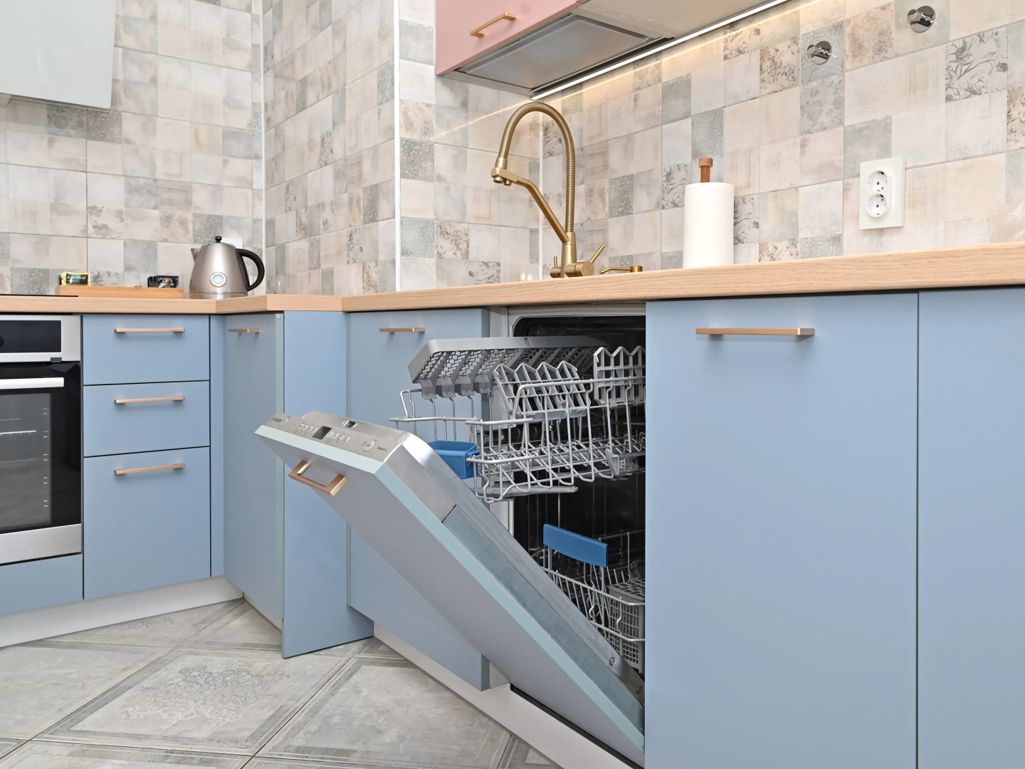 КвартираKenig Holidays 3-к в центре Рыбной деревни у Кафедрального собора