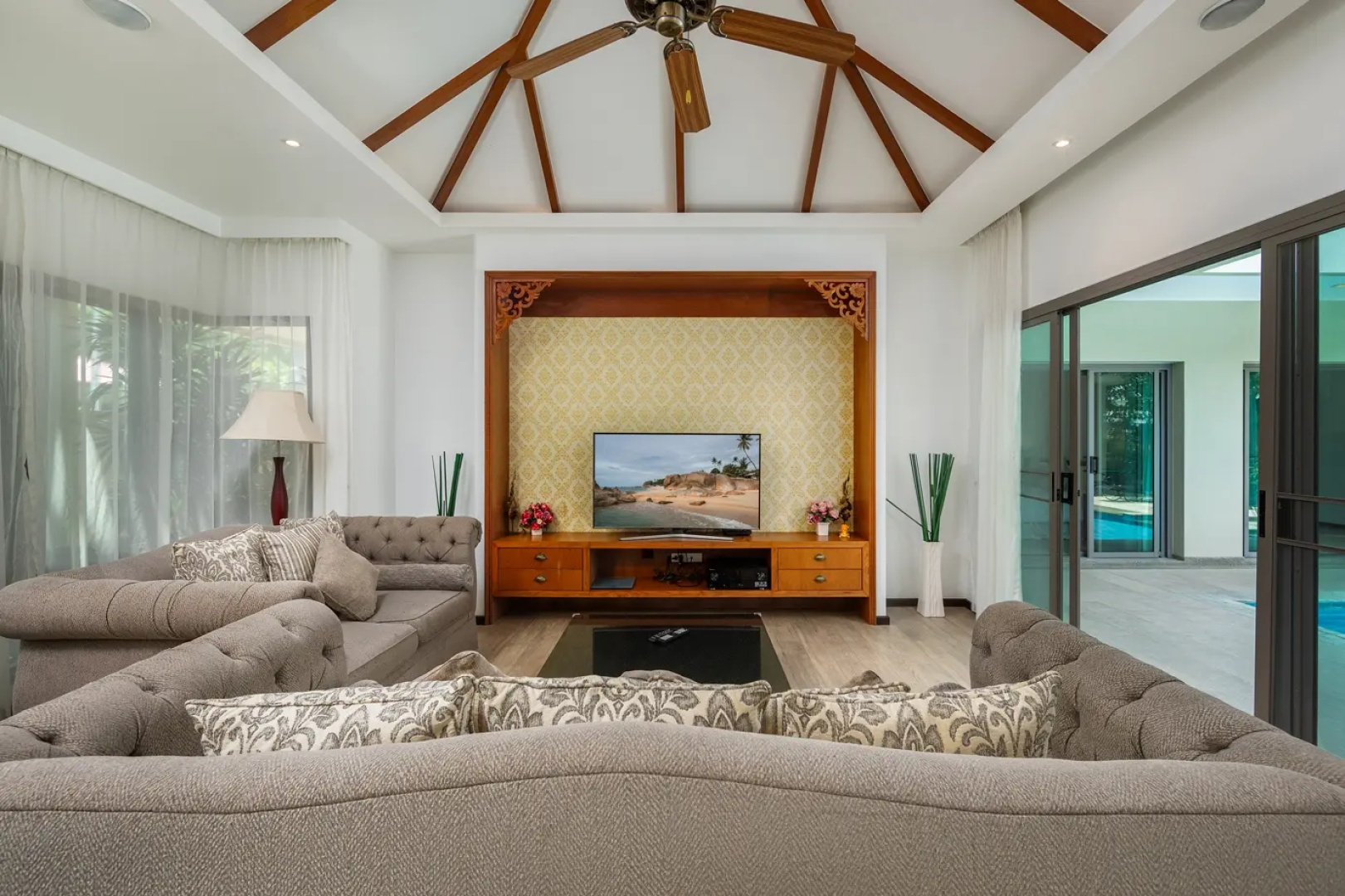 Вилла Nai Harn Pool Villa Bond