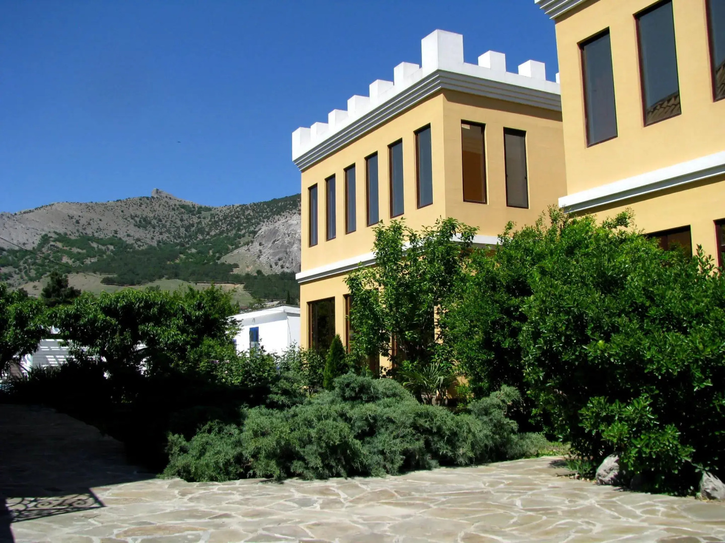 Частный дом Sunny Holiday Home