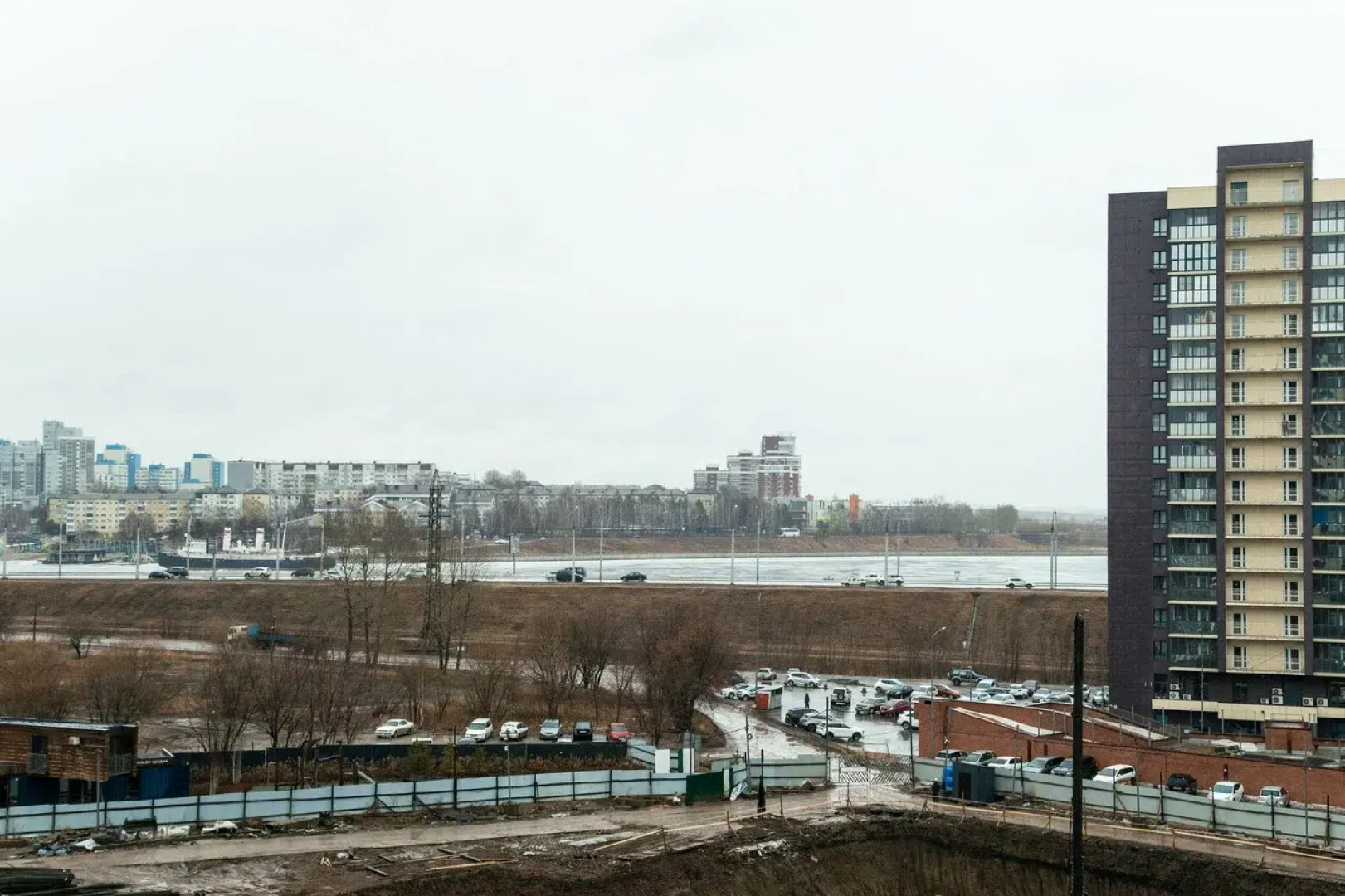 Апартаменты на берегу реки Анагара