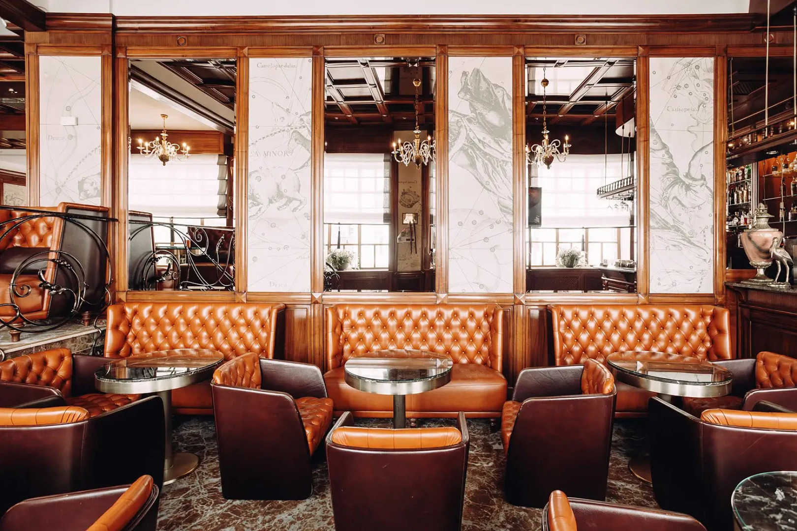 Отель Амбассадори