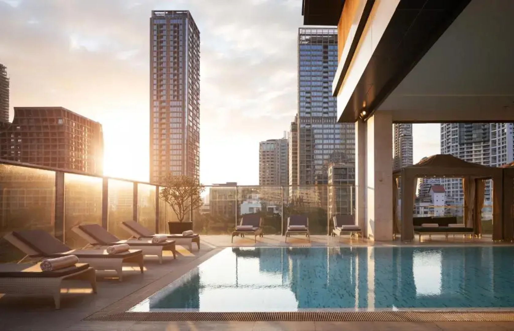 Отель Oriental Residence Bangkok