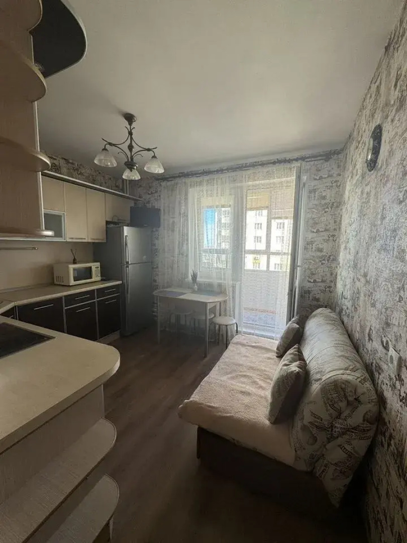 Квартира однокомнатная с видом на Волгу и стaдиoн