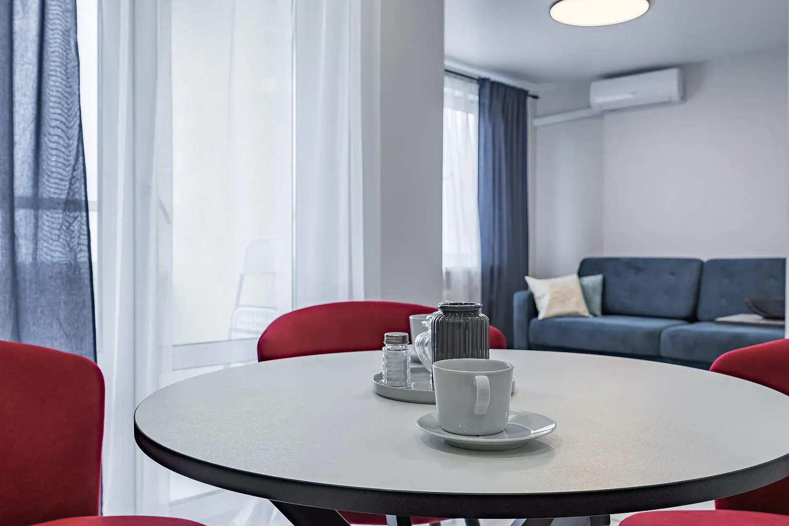 Квартира Обломов на Сахарова 115