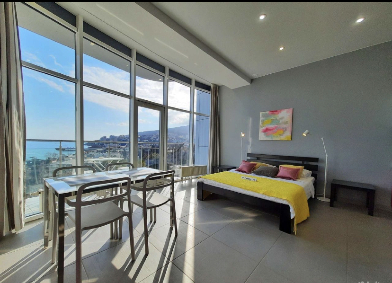 Апартаменты на Набережной Ялты с Видом на Море