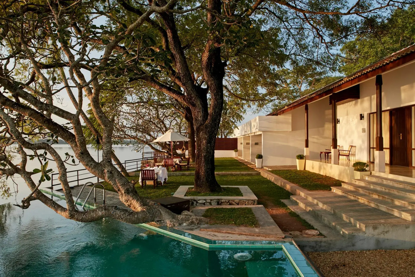 Отель EKHO Lake House - From Colonial Bungalow to Royal Retreat