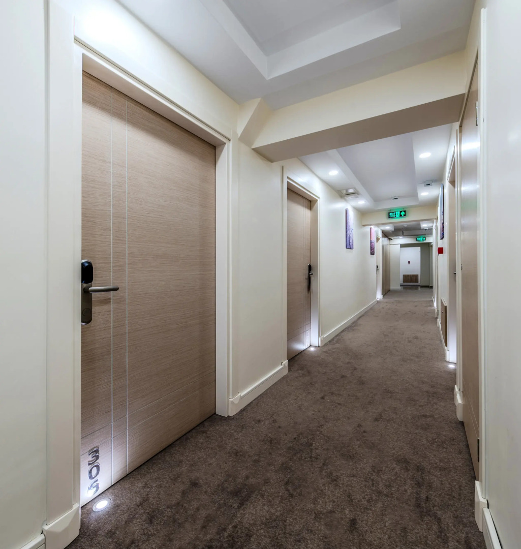 Отель Roys Hotel & Suites