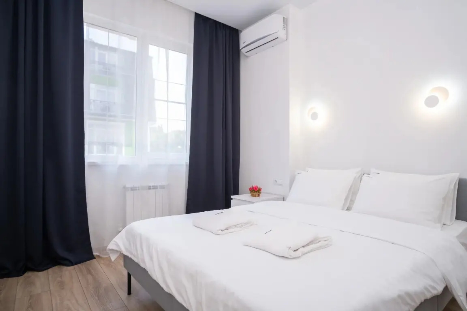 Апартаменты RED APARTMENTS Арт Лайт Дойл