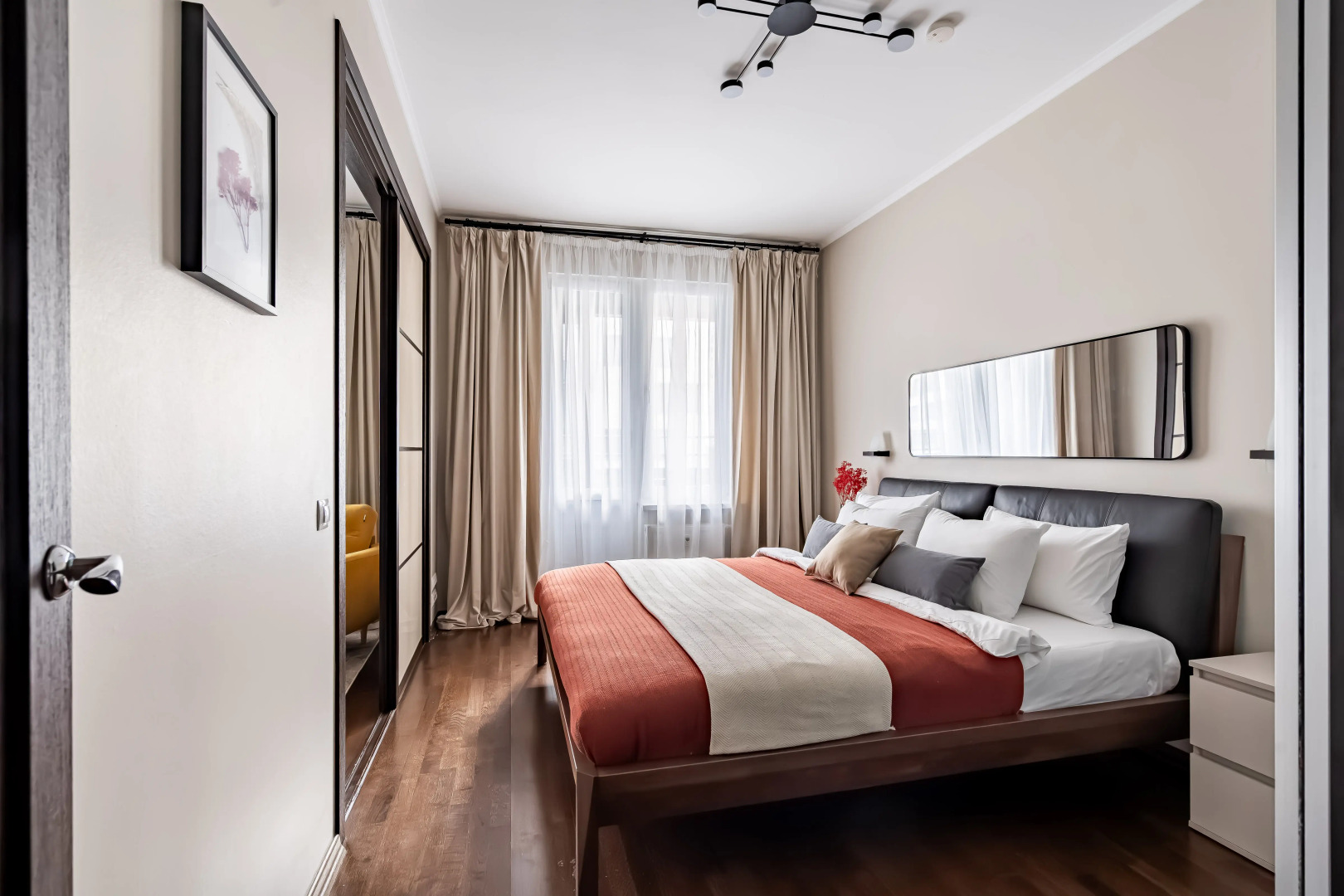 Квартира GetFlat Scarlet с Балконом Для 1-4 Гостей