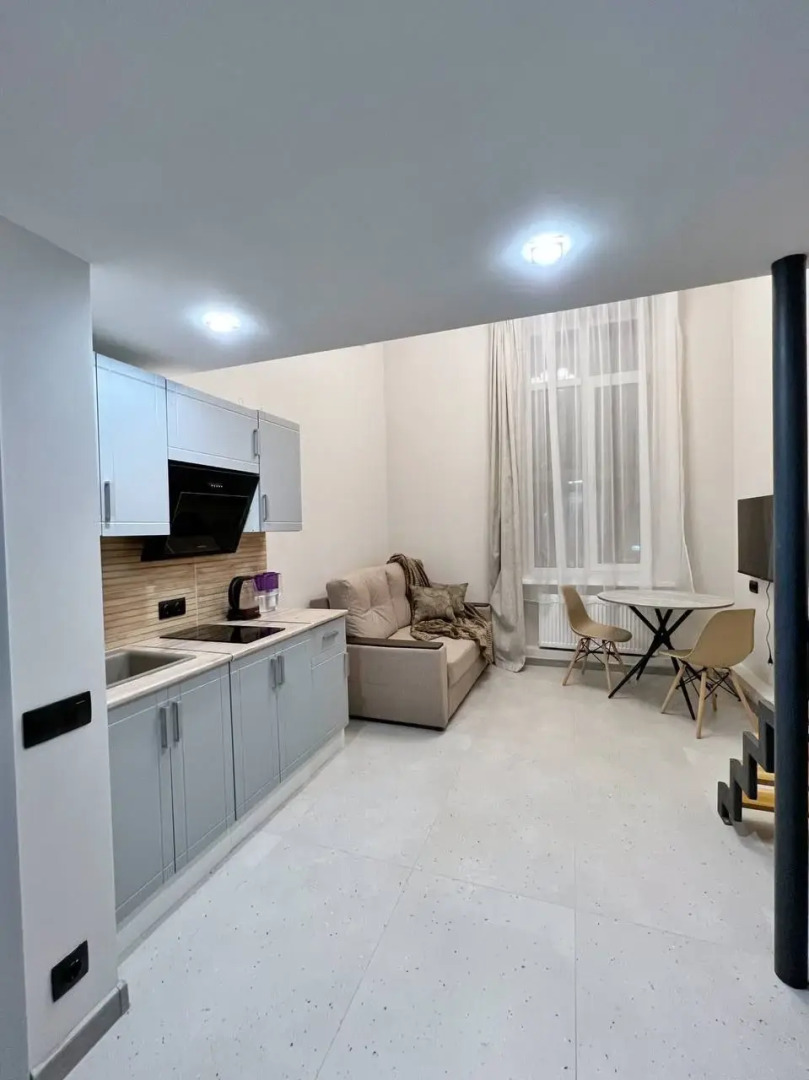 Двухуровневые апартаменты Purple Aurora у метро Бауманская