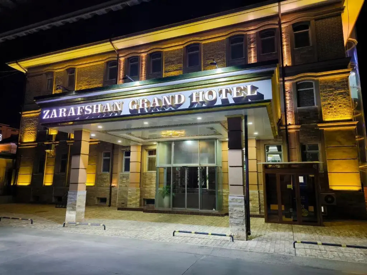 Отель Zarafshon Grand
