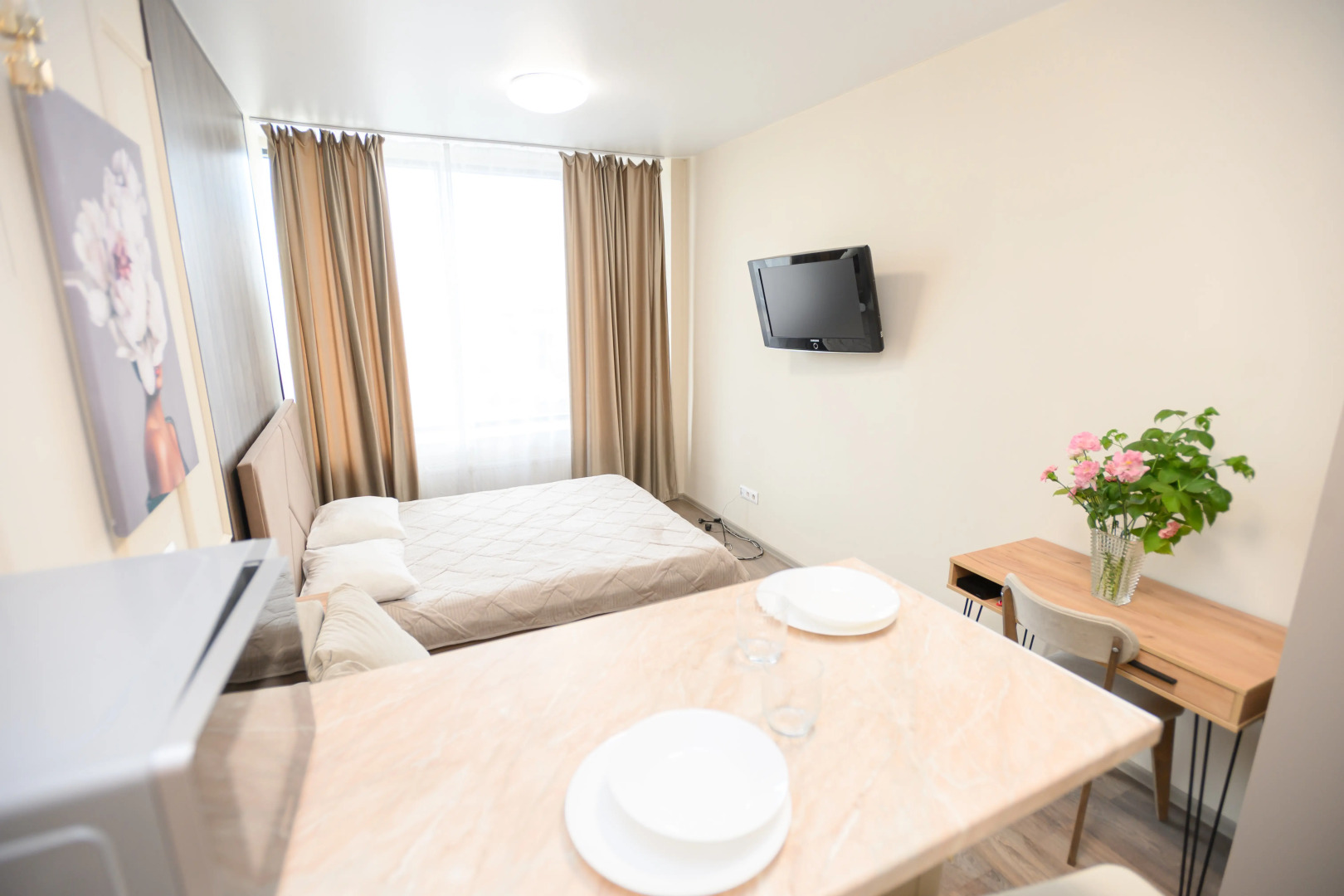 Апартаменты ApartHause с кофемашиной  рабочим местом и стильным дизайном