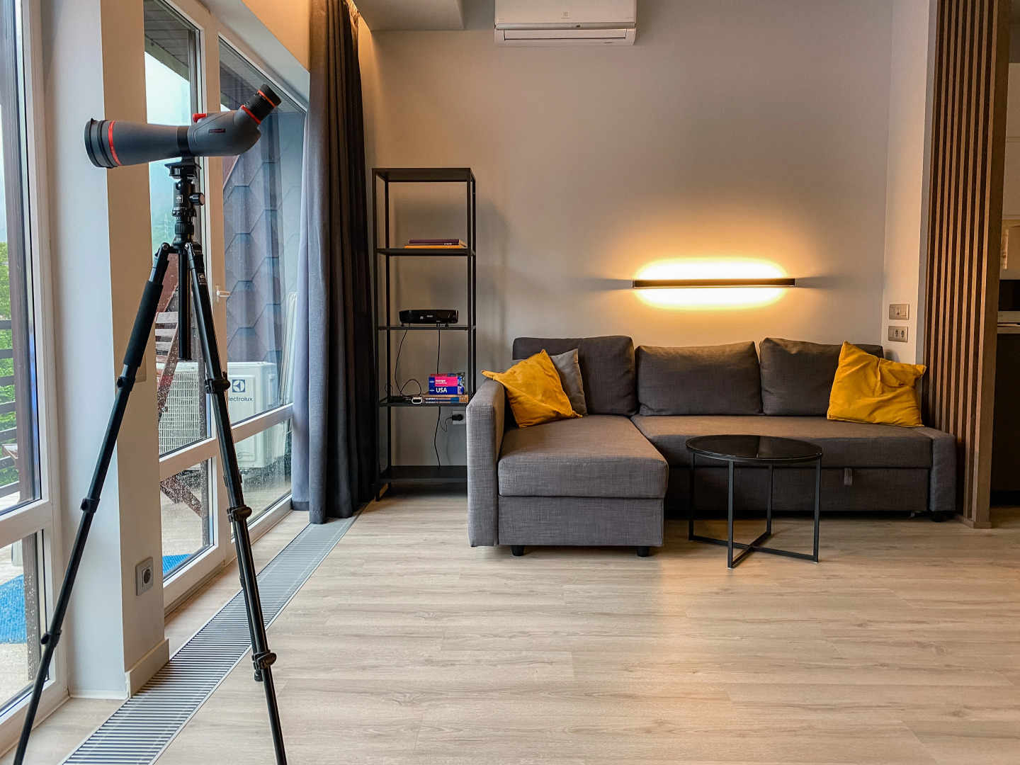 Студия с террасой с панорамным видом на горы