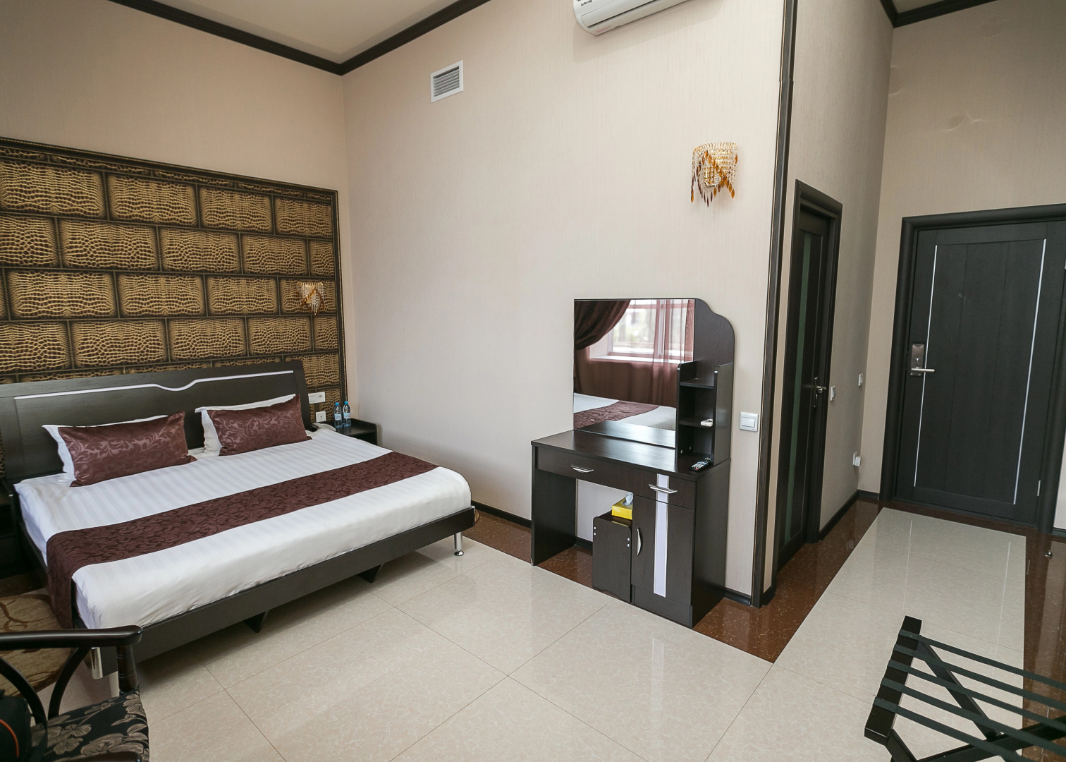 Golden House Отель