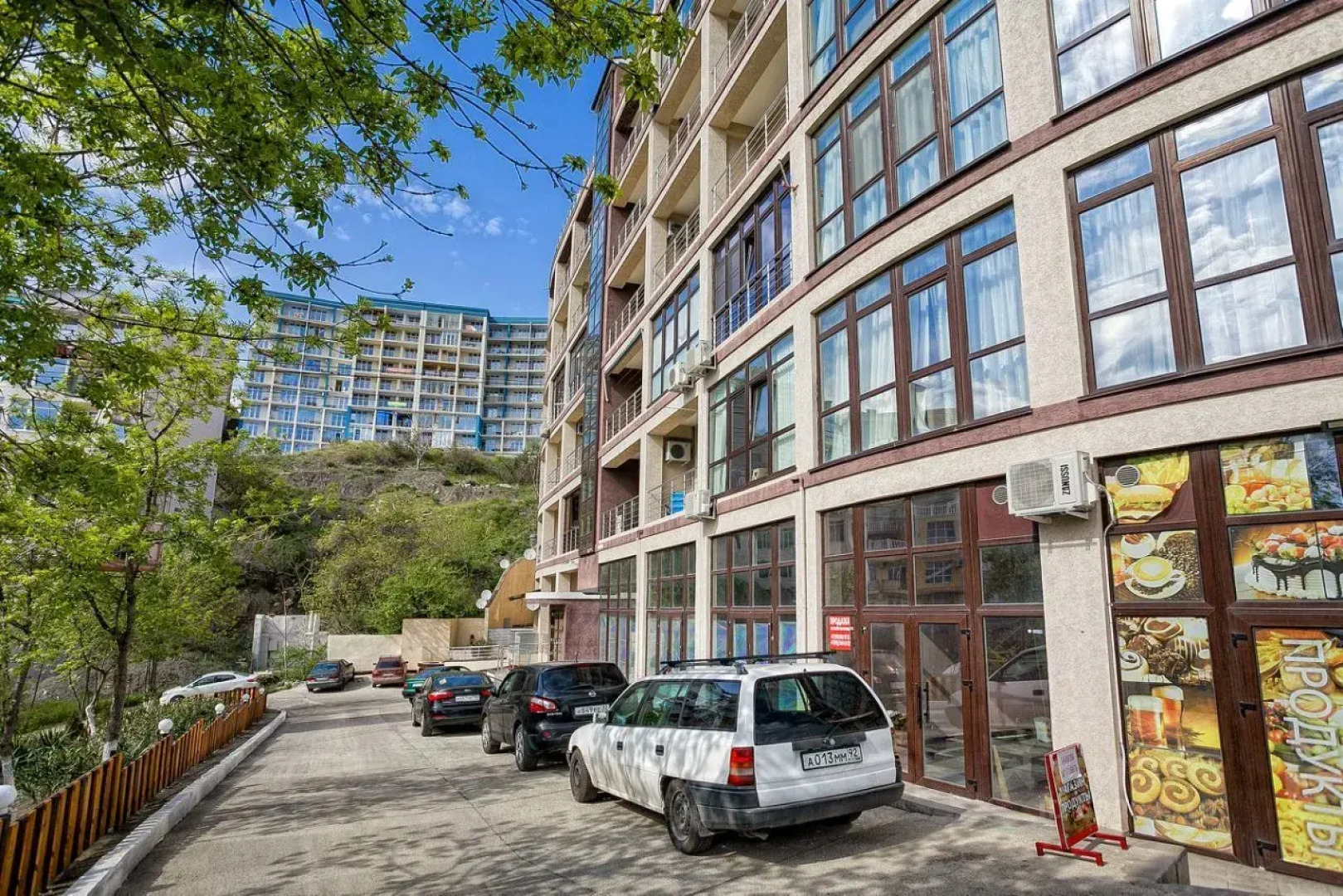 Апартаменты Морской спуск р-н Ялта Интурист