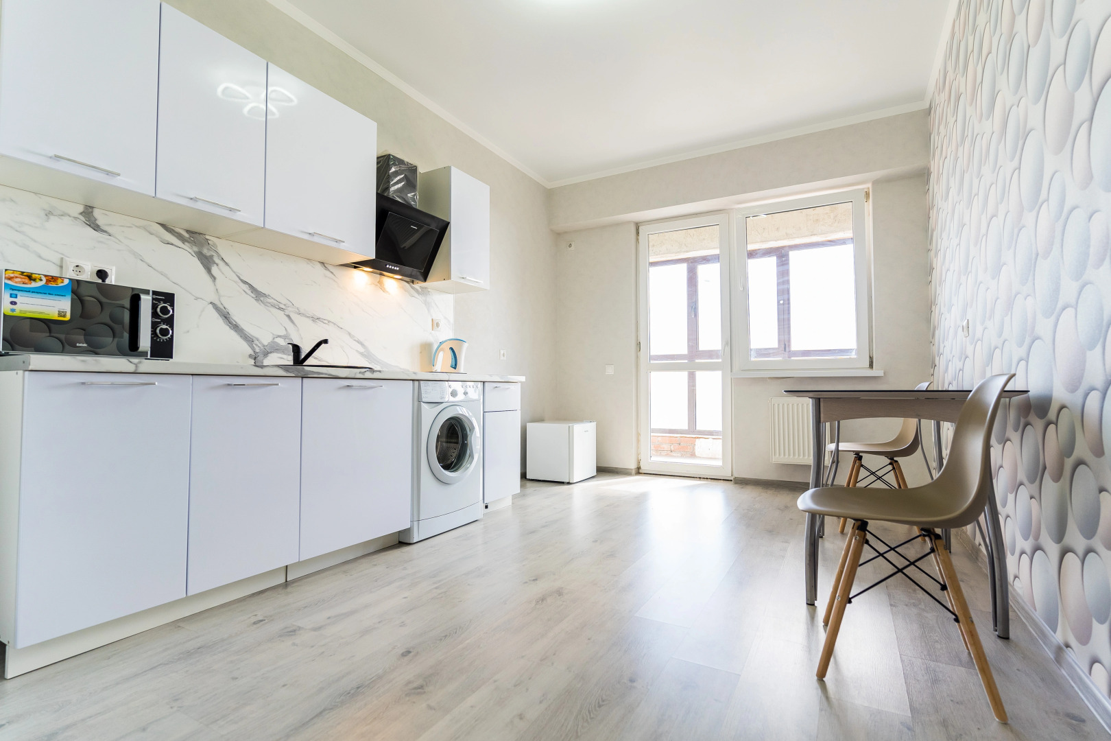 Апартаменты Просторные С Панорамным Балконом От LetoApart