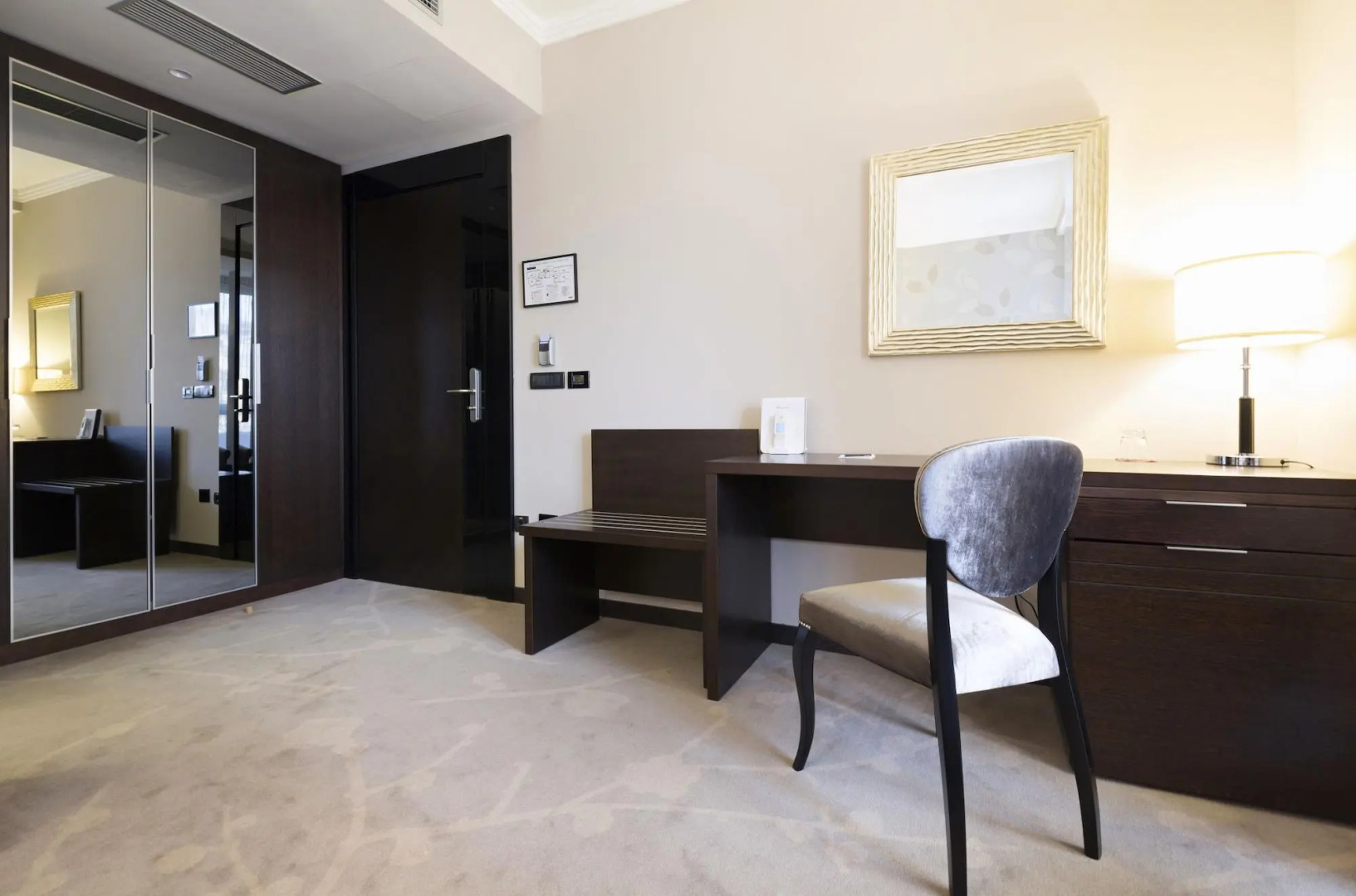 Отель Constantine the Great