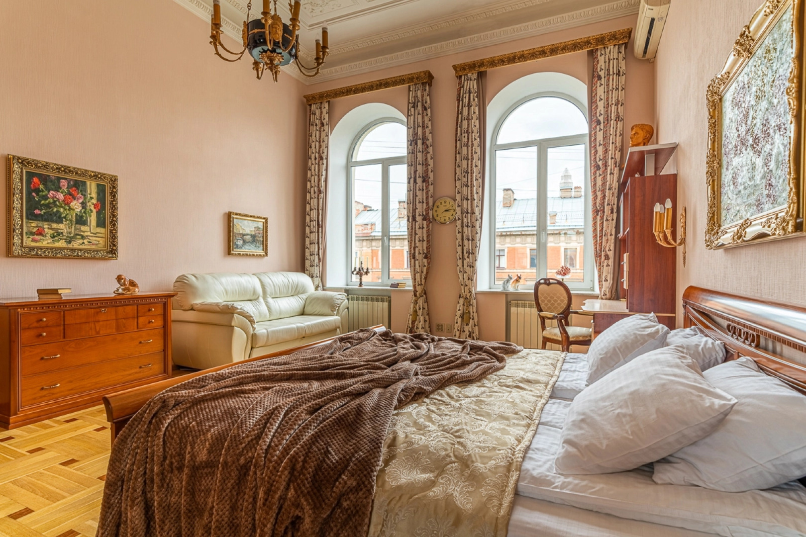 Апартаменты Большая Конюшенная 3