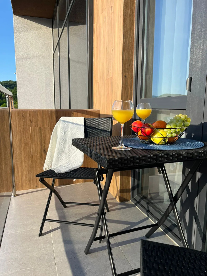 Апартаменты 3х местная студия студия с балконом и бассейном